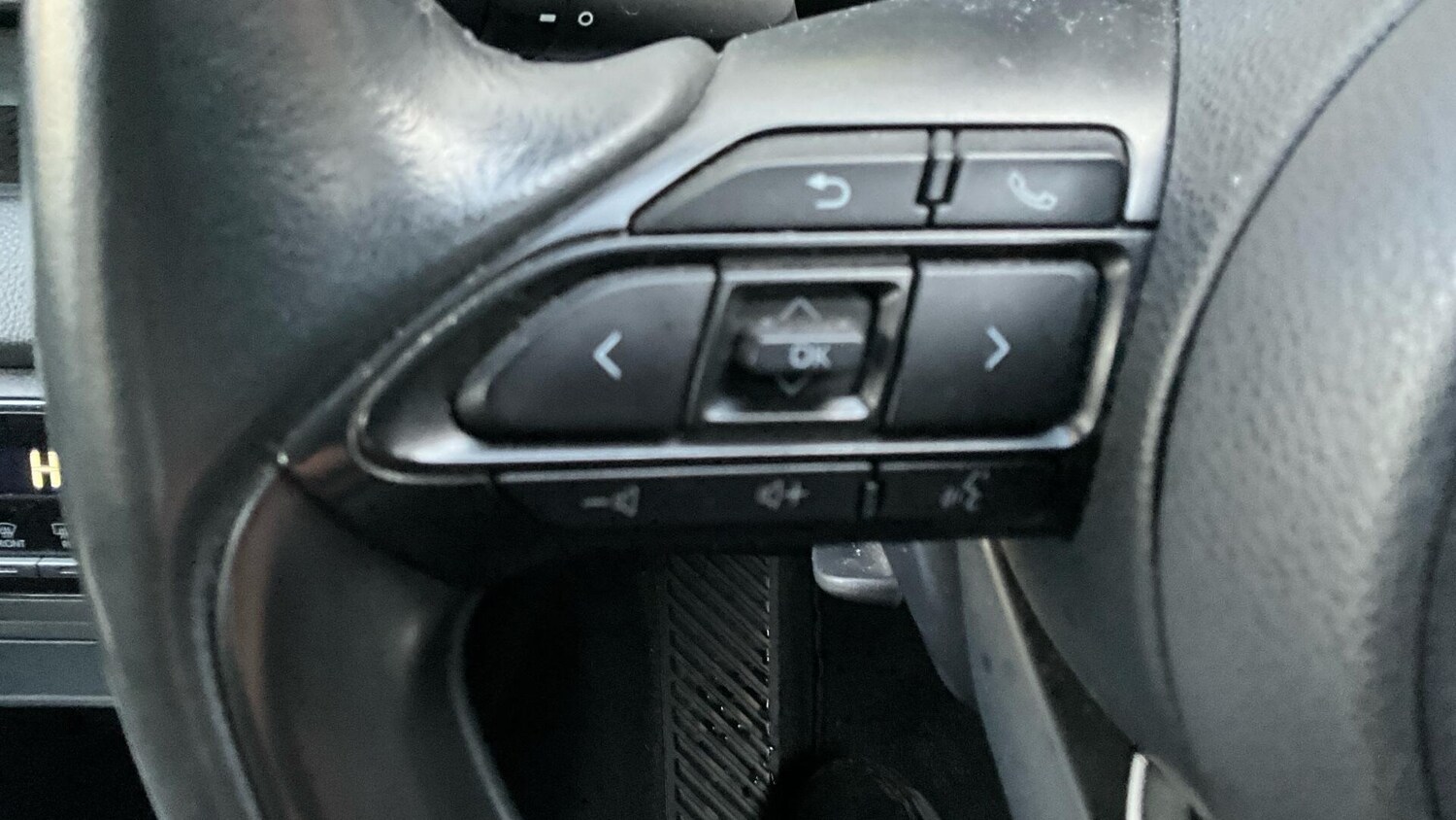 Used Toyota Yaris 2021 for sale - 77586038: Photo 34