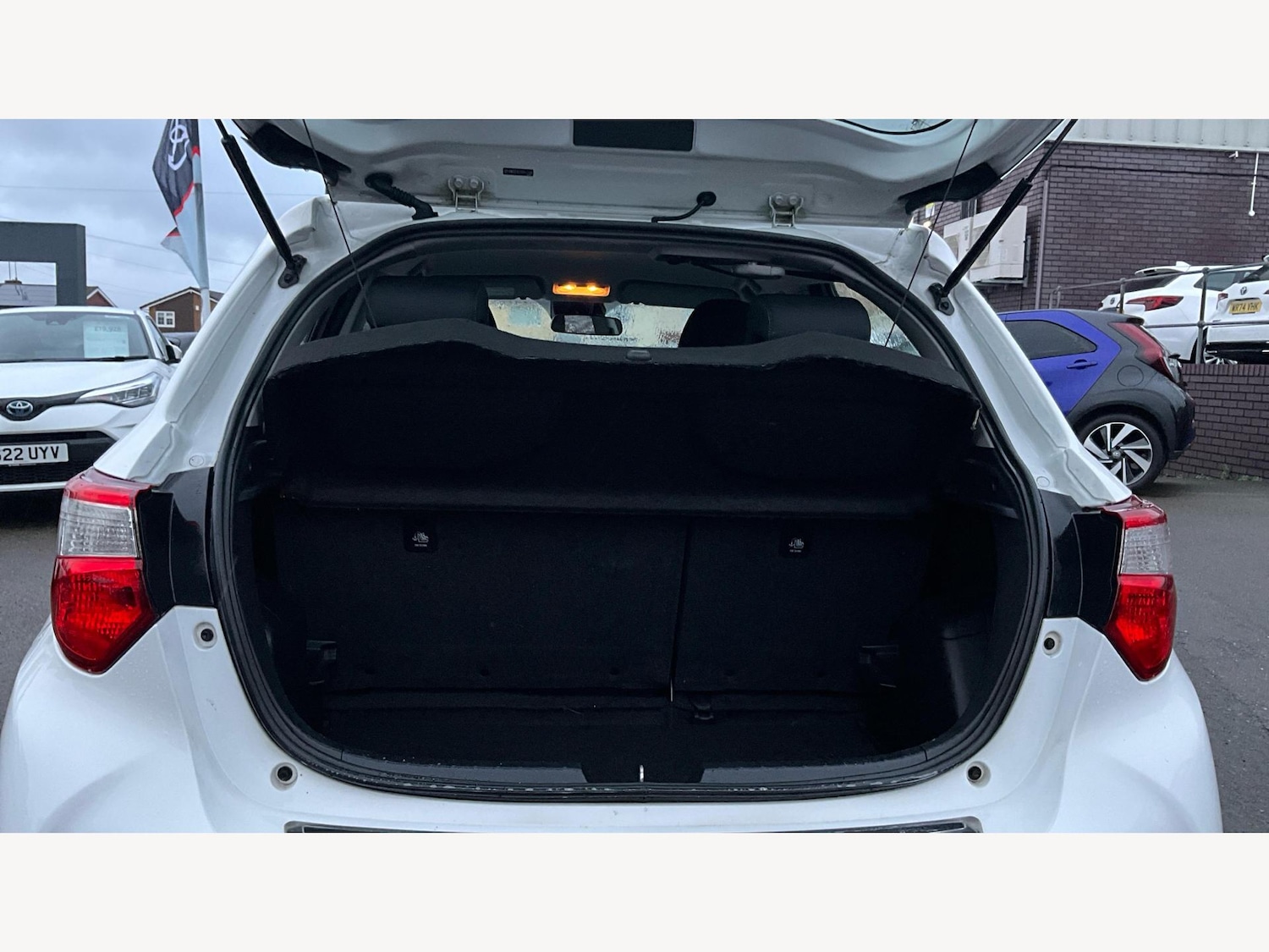 Used Toyota Yaris 2018 for sale - 77331060: Photo 16