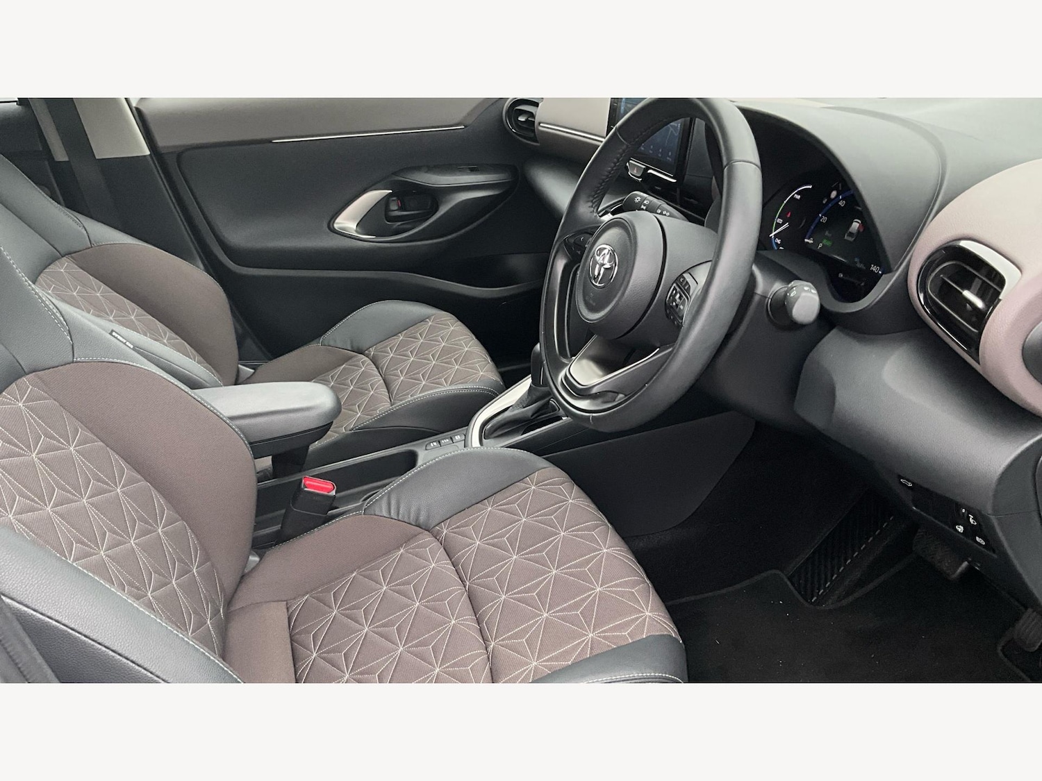 Used Toyota Yaris Cross 2022 for sale - 76337733: Photo 13
