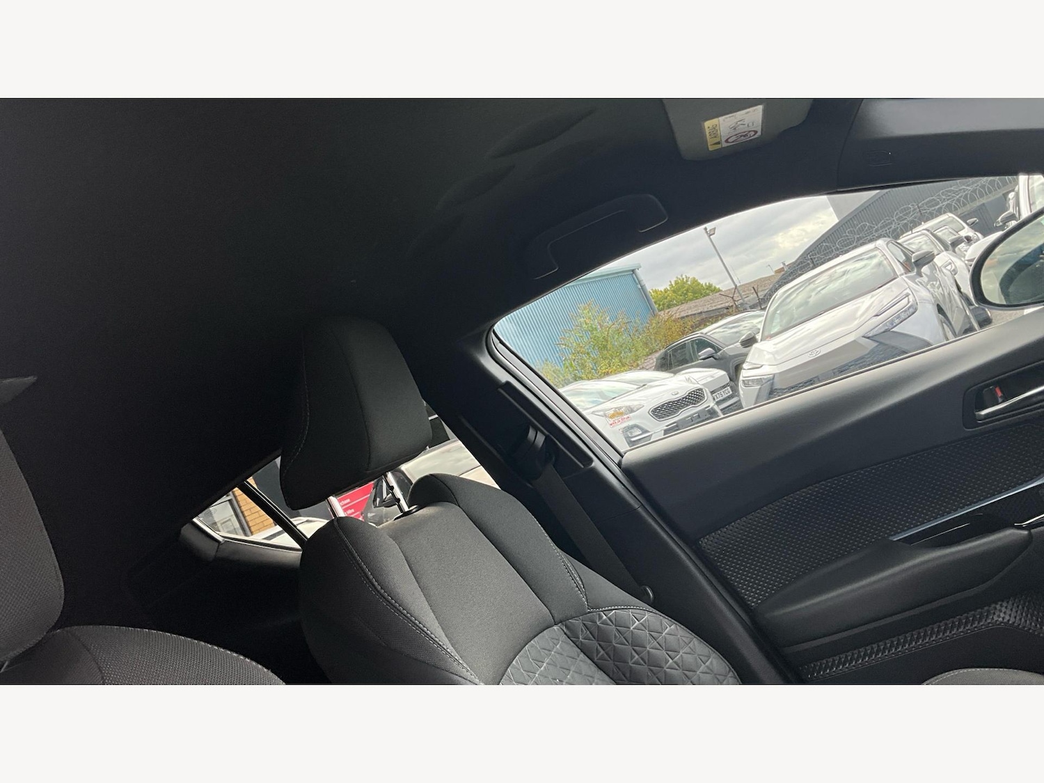 Used Toyota C-HR 2020 for sale - 76043080: Photo 24
