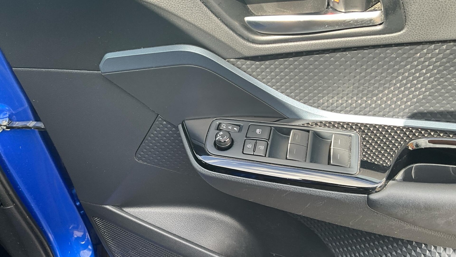 Used Toyota C-HR 2020 for sale - 76043080: Photo 44