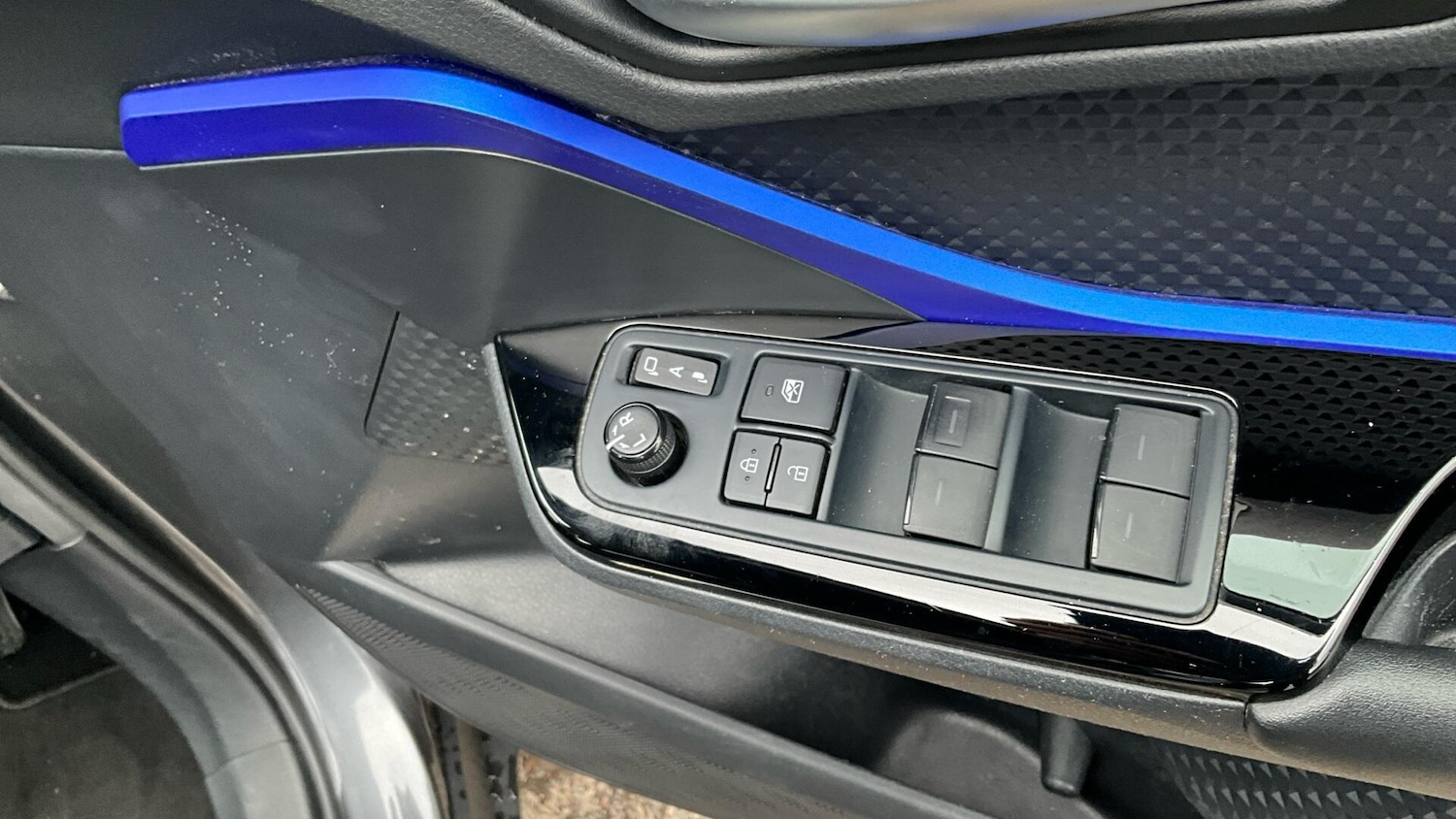 Used Toyota C-HR for sale - 78034148: Photo 40