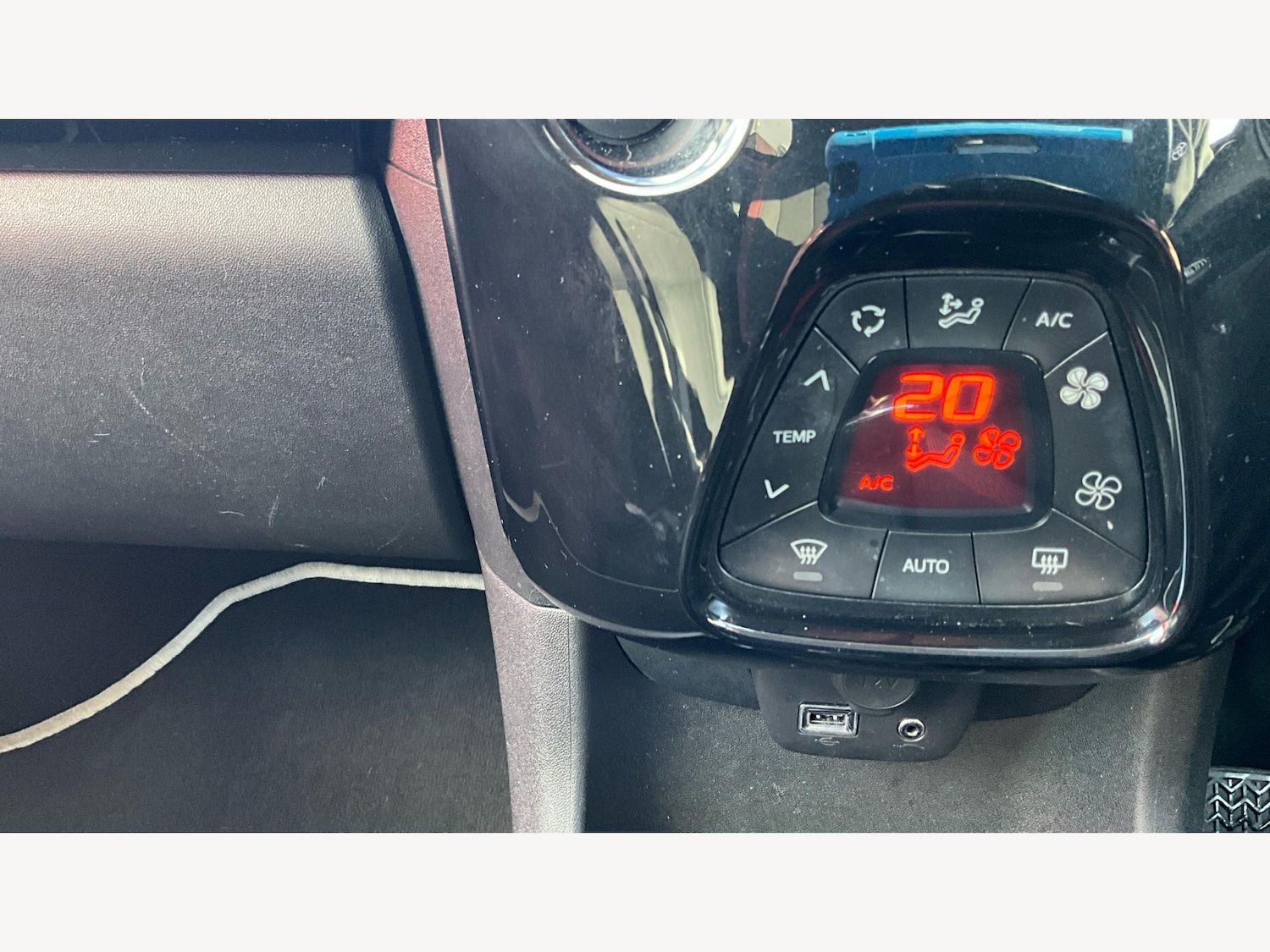Used Toyota AYGO for sale - 78101436: Photo 38