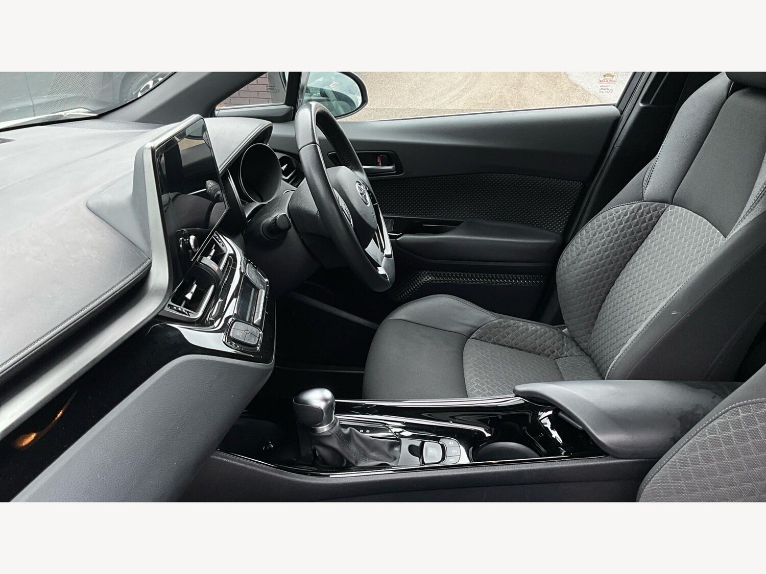 Used Toyota C-HR 2023 for sale - 77925873: Photo 12