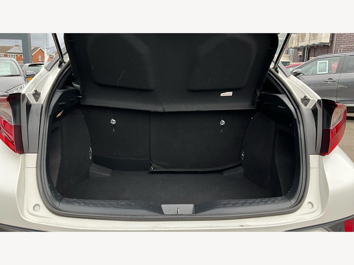 Used Toyota C-HR 2023 for sale - 77925873: Photo 16