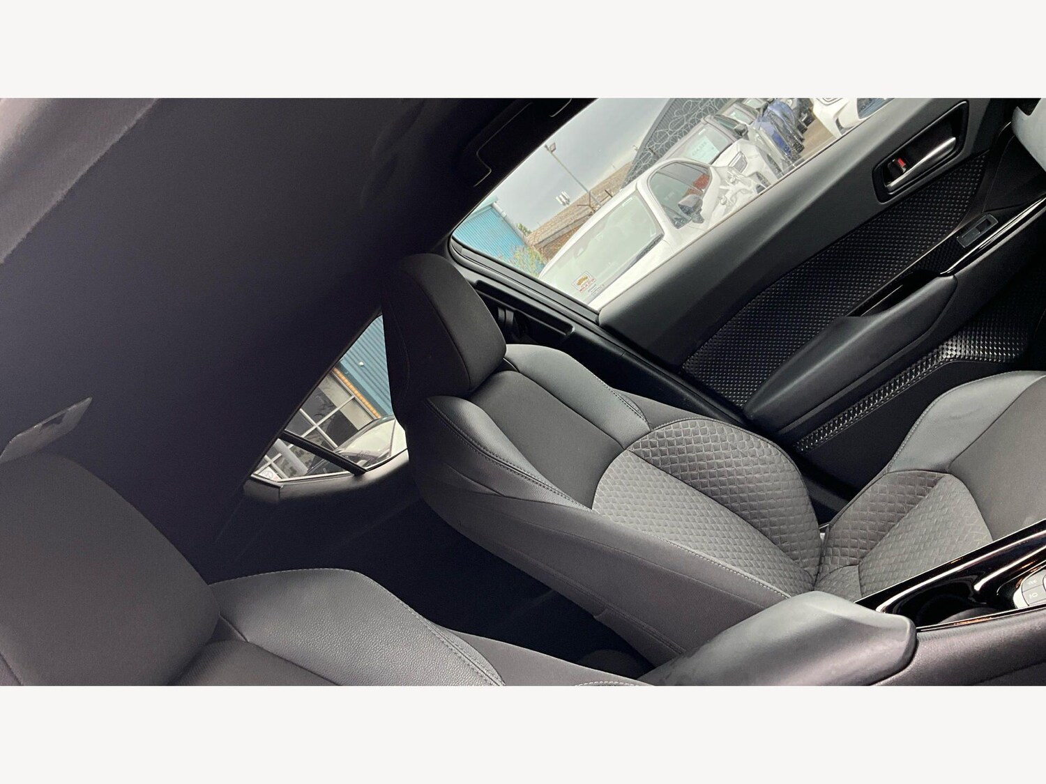 Used Toyota C-HR 2023 for sale - 77925873: Photo 24