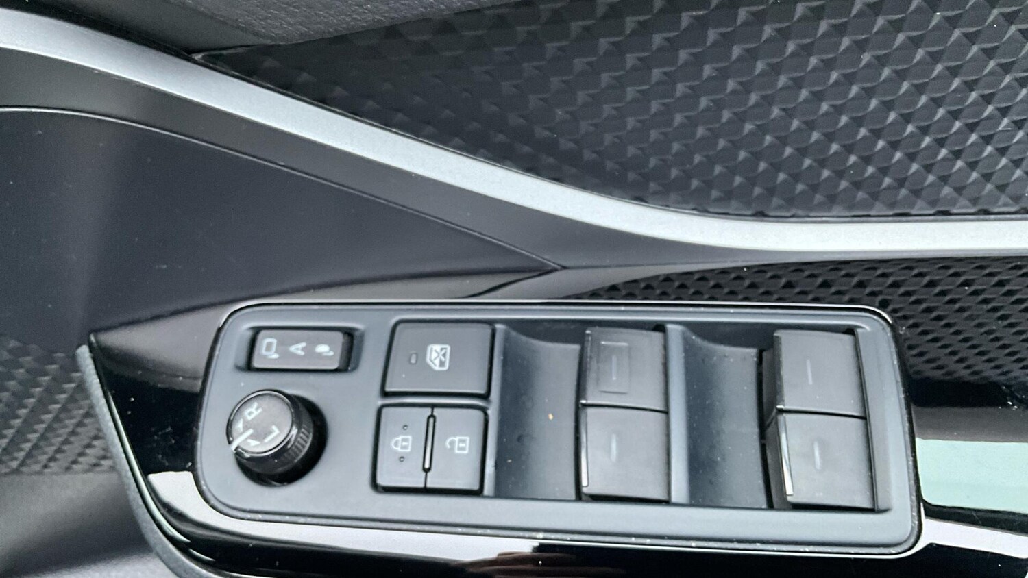 Used Toyota C-HR for sale - 77586418: Photo 34