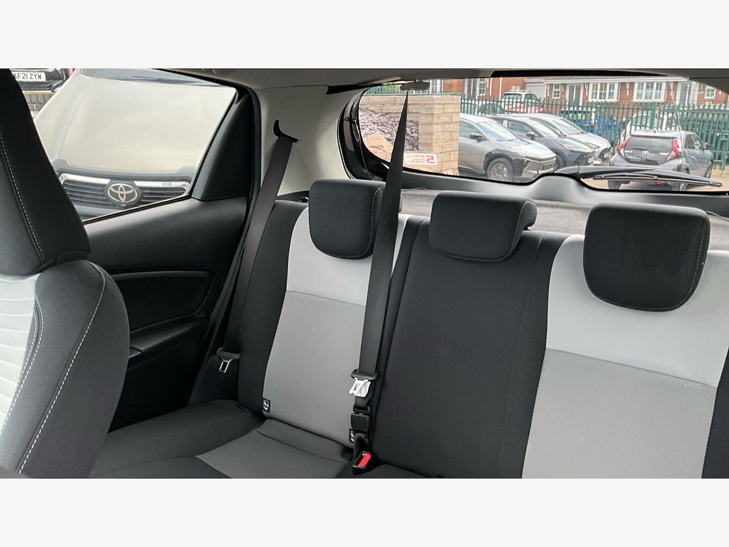 Used Toyota Yaris 2017 for sale - 78100257: Photo 25