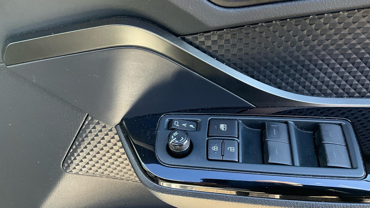 Used Toyota C-HR 2022 for sale - 76043377: Photo 44