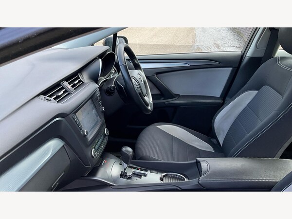 Used Toyota Avensis 2015 for sale - 76099172: Photo 12