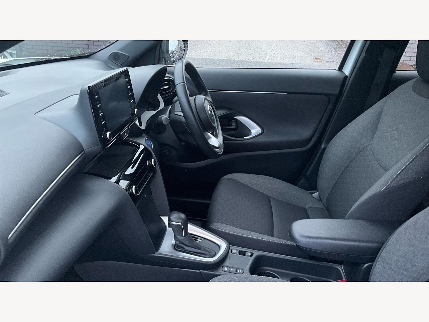 Used Toyota Yaris Cross 2024 for sale - 77646305: Photo 12