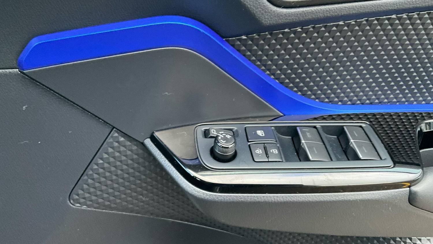 Used Toyota C-HR 2020 for sale - 76759762: Photo 35