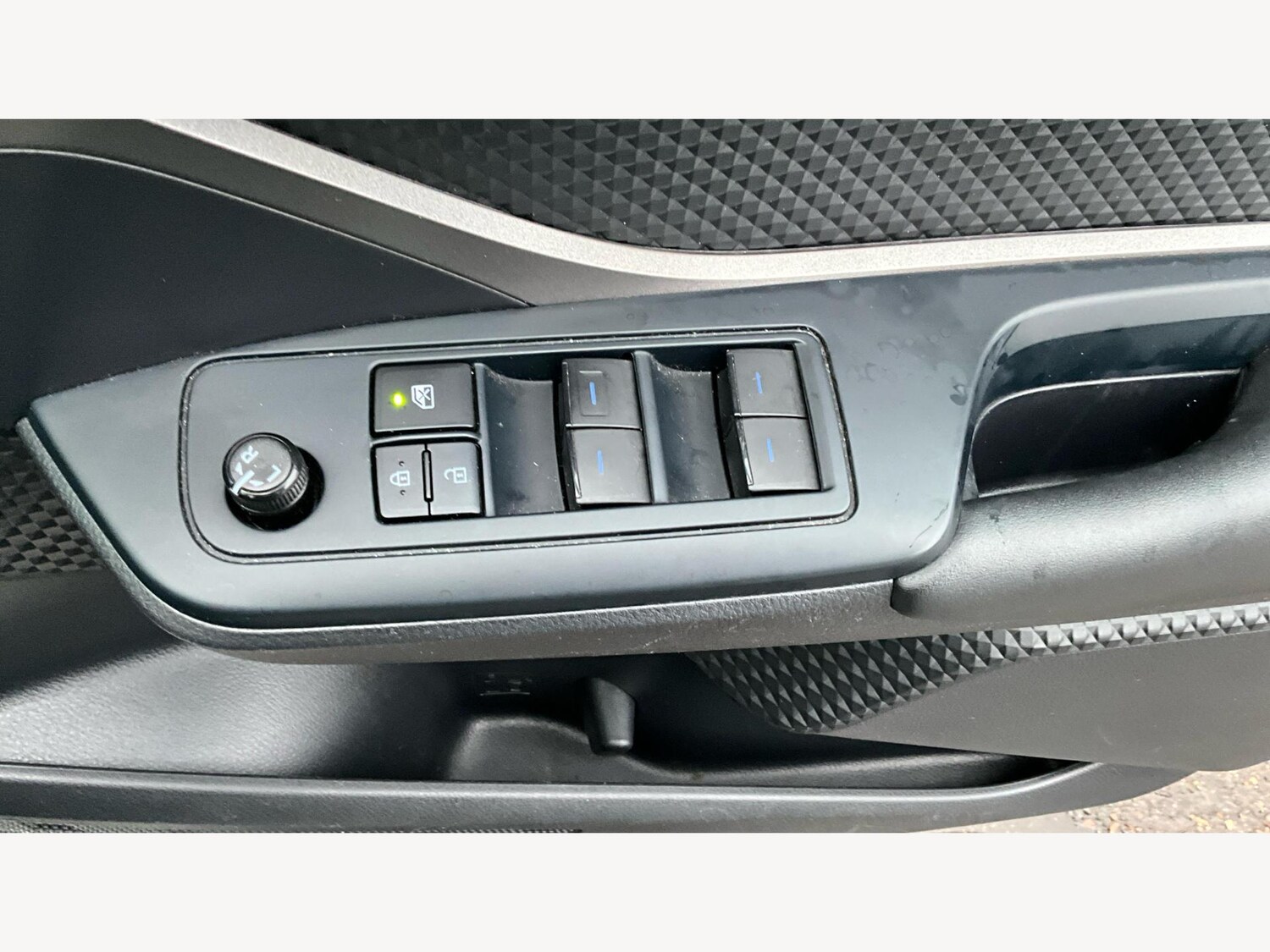 Used Toyota C-HR 2022 for sale - 76608358: Photo 25