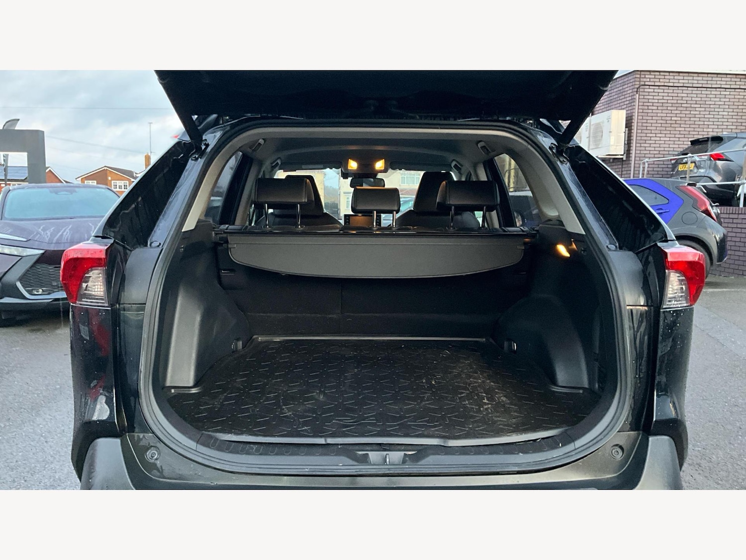 Used Toyota RAV4 2020 for sale - 77131663: Photo 16