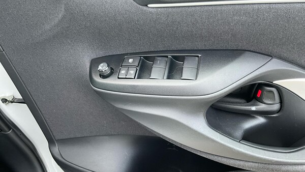 Used Toyota Yaris 2023 for sale - 75747038: Photo 44