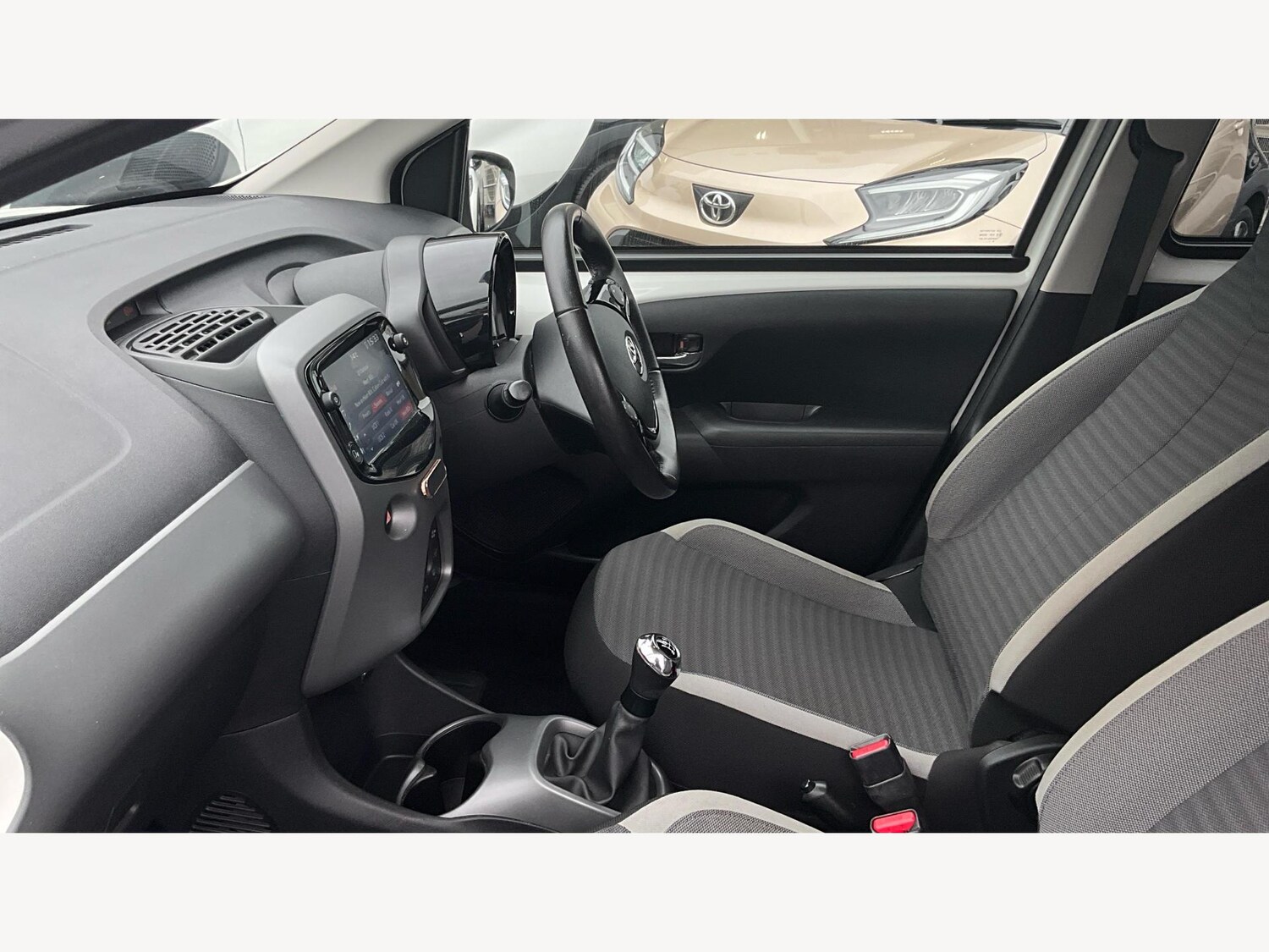 Used Toyota AYGO 2019 for sale - 76397925: Photo 12