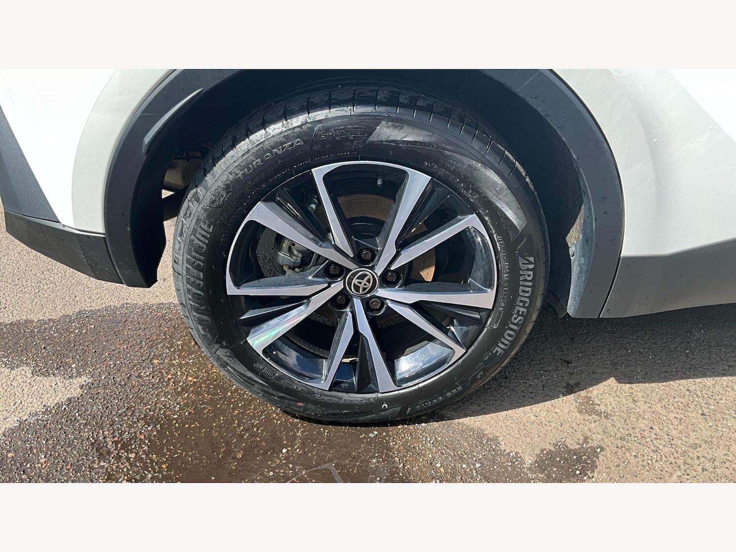 Used Toyota C-HR 2024 for sale - 76632634: Photo 32