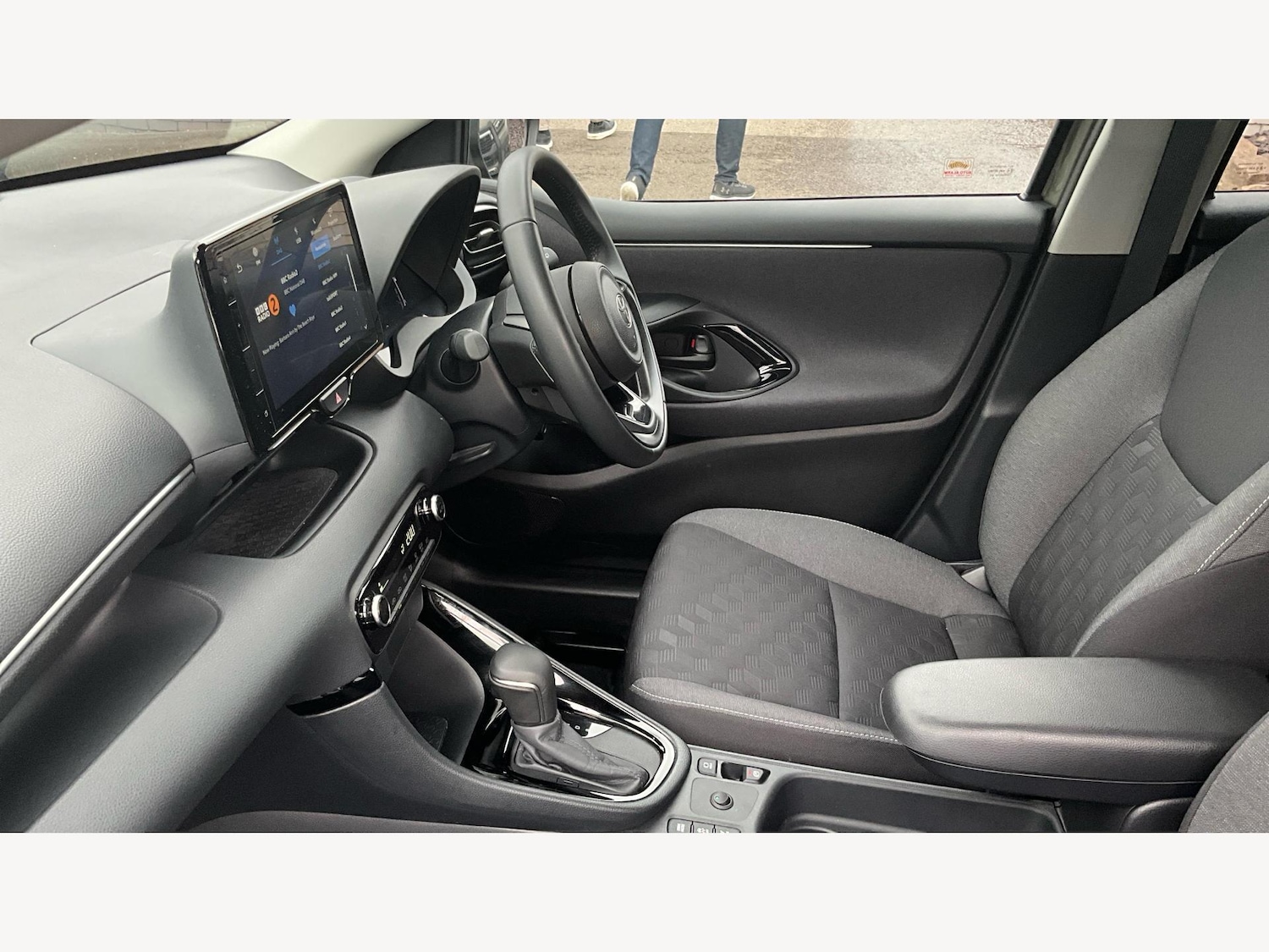 Used Toyota Yaris 2024 for sale - 76408602: Photo 12