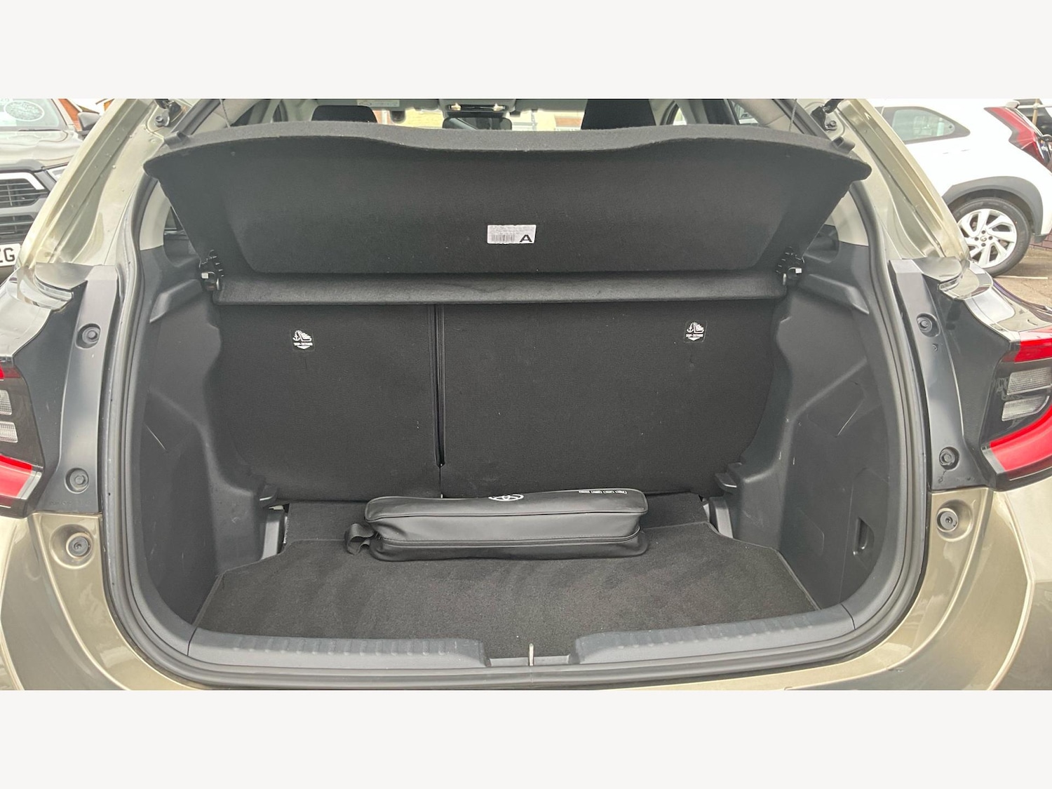 Used Toyota Yaris 2024 for sale - 76408602: Photo 16