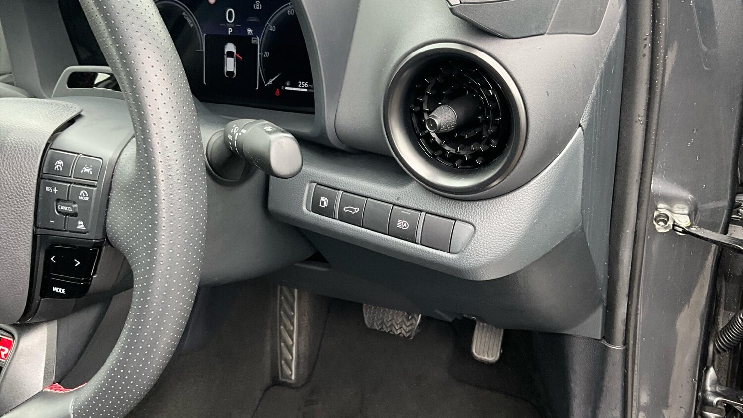 Used Toyota C-HR 2023 for sale - 76042093: Photo 45