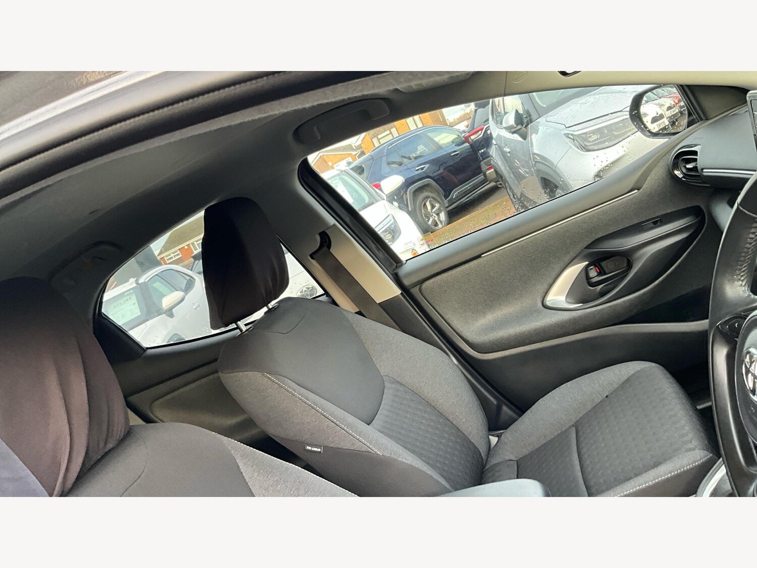 Used Toyota Yaris 2021 for sale - 76689730: Photo 24