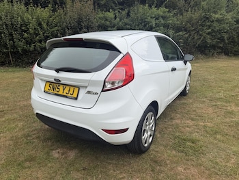 Used Ford Fiesta 2015 for sale - 79191130: Photo