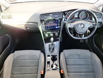 Used Volkswagen Golf 2018 for sale - 76294131: Photo