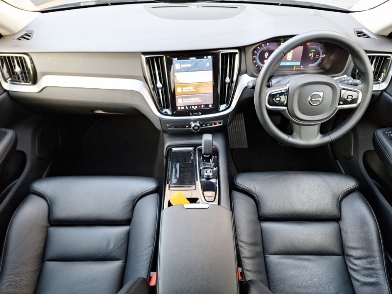 Used Volvo V60 2022 for sale - 76853973: Photo 2