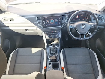 Used Volkswagen T-Roc 2018 for sale - 78424919: Photo