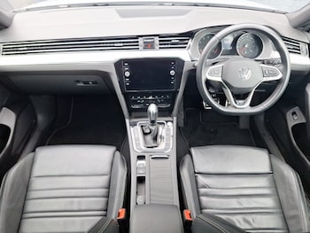 Used Volkswagen Passat 2023 for sale - 76188279: Photo 2