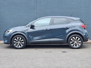 Used Renault Captur 2023 for sale - 78065800: Photo