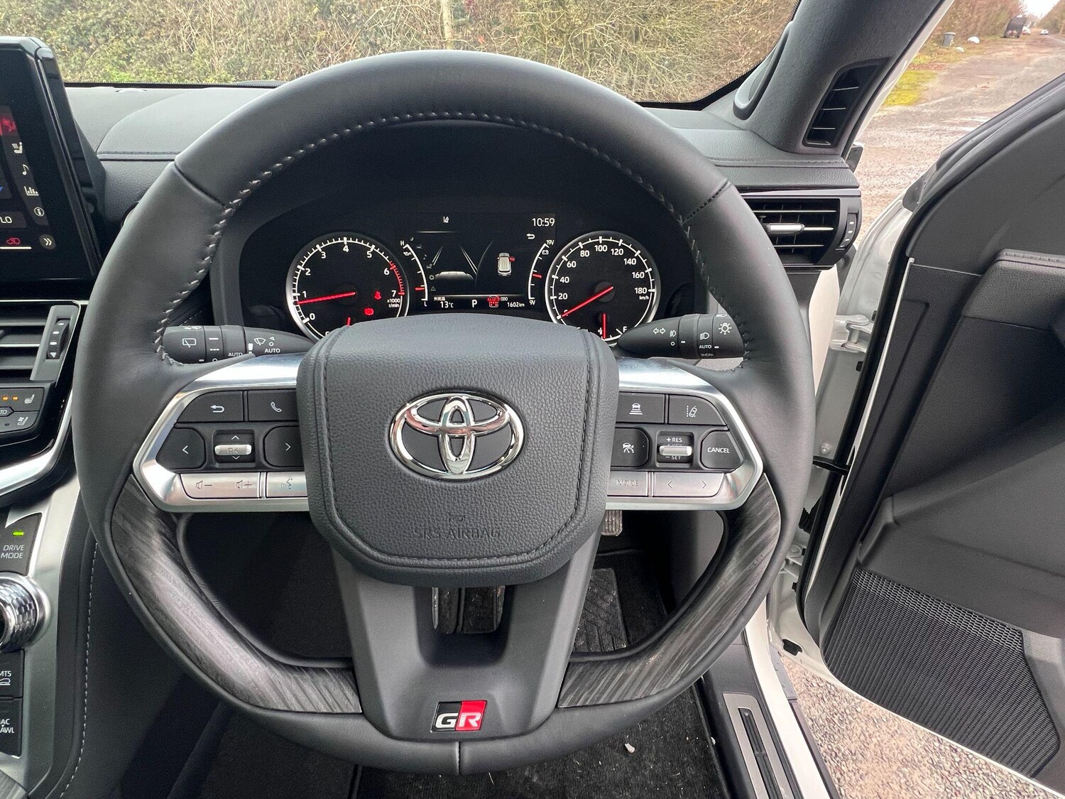 Used Toyota Land Cruiser for sale - 77331177: Photo 13