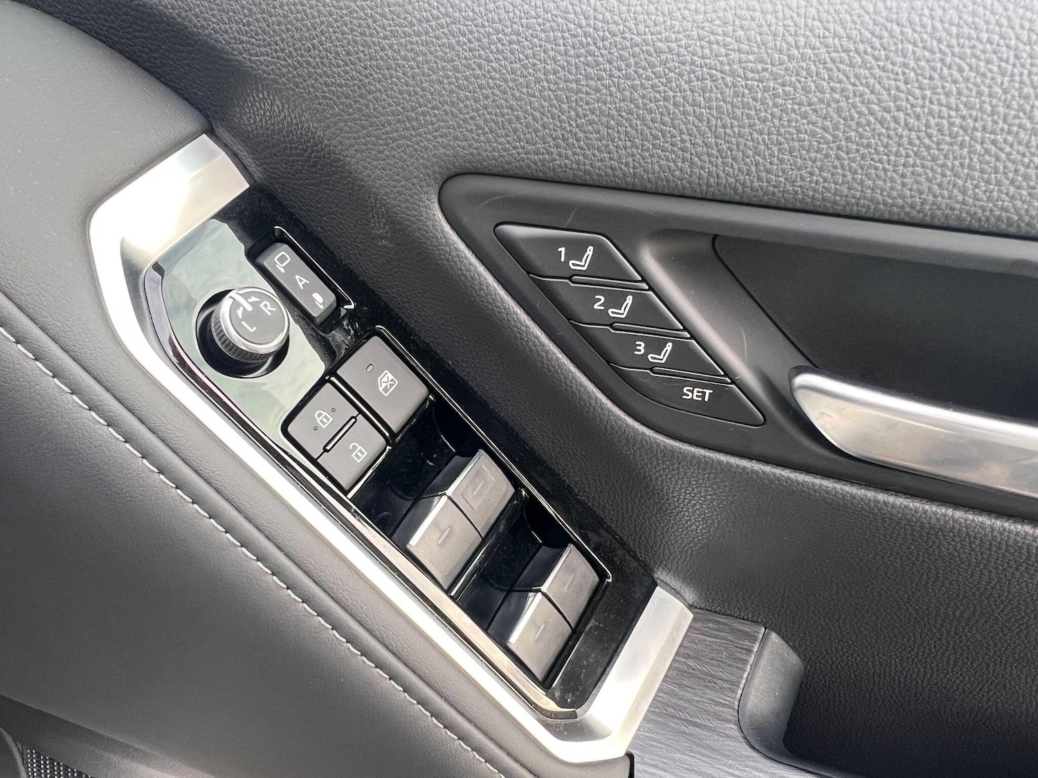 Used Toyota Land Cruiser for sale - 77331177: Photo 7