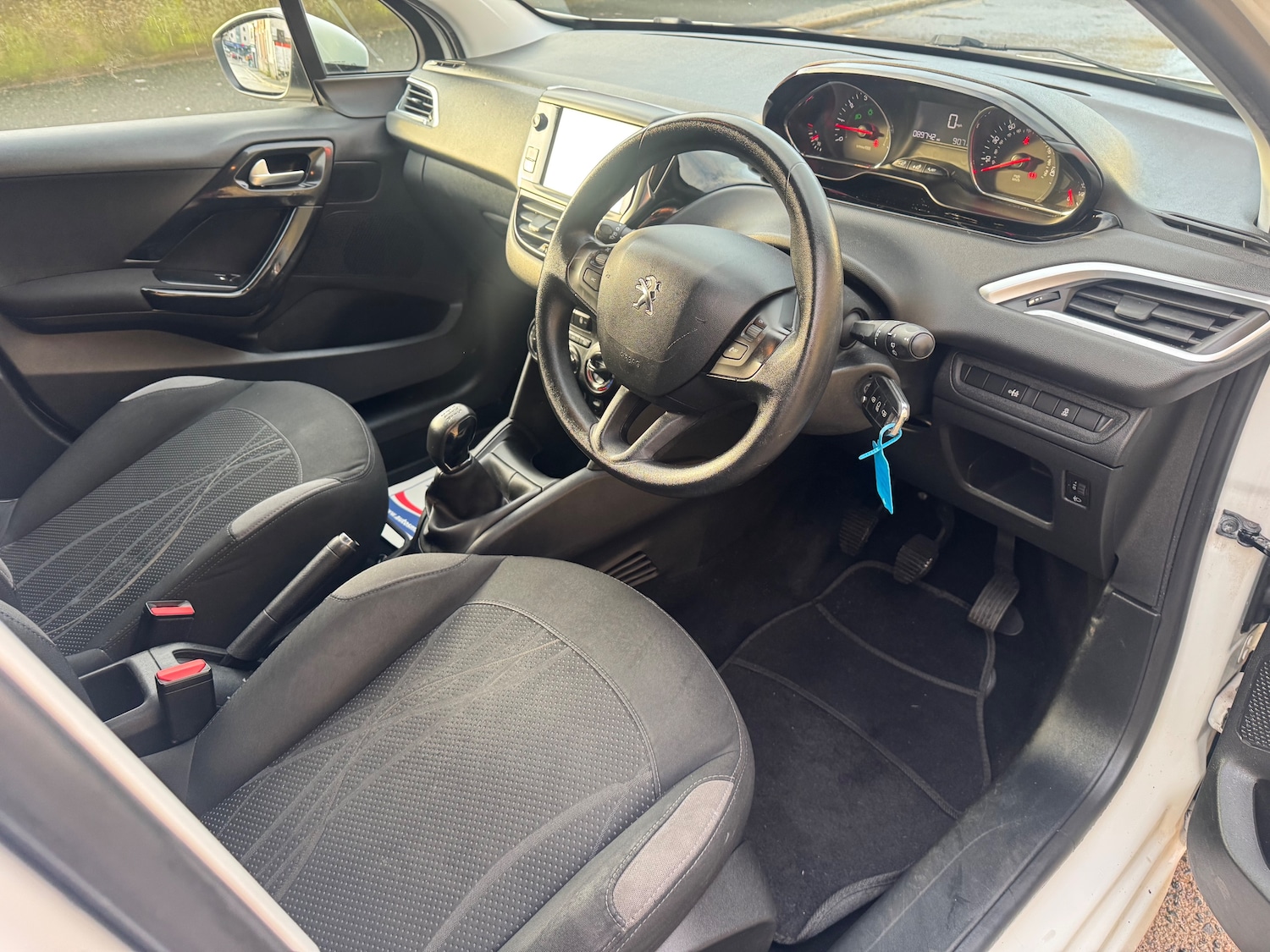 Used Peugeot 208 2014 for sale - 76985703: Photo 15