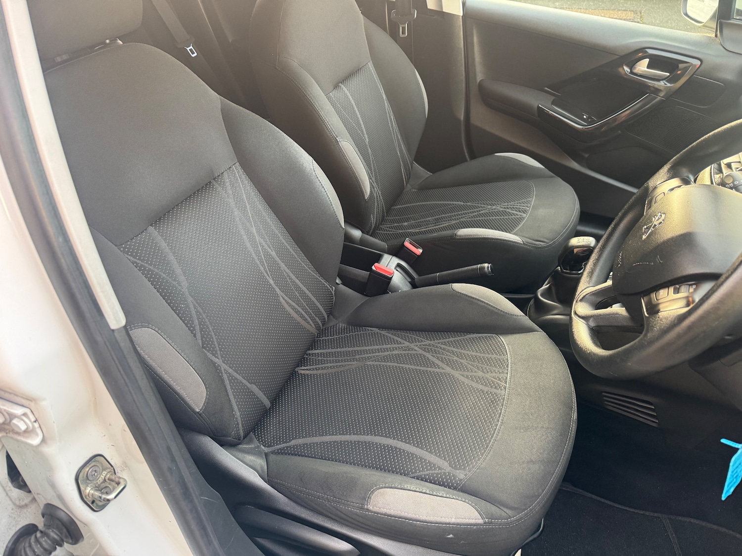 Used Peugeot 208 2014 for sale - 76985703: Photo 17