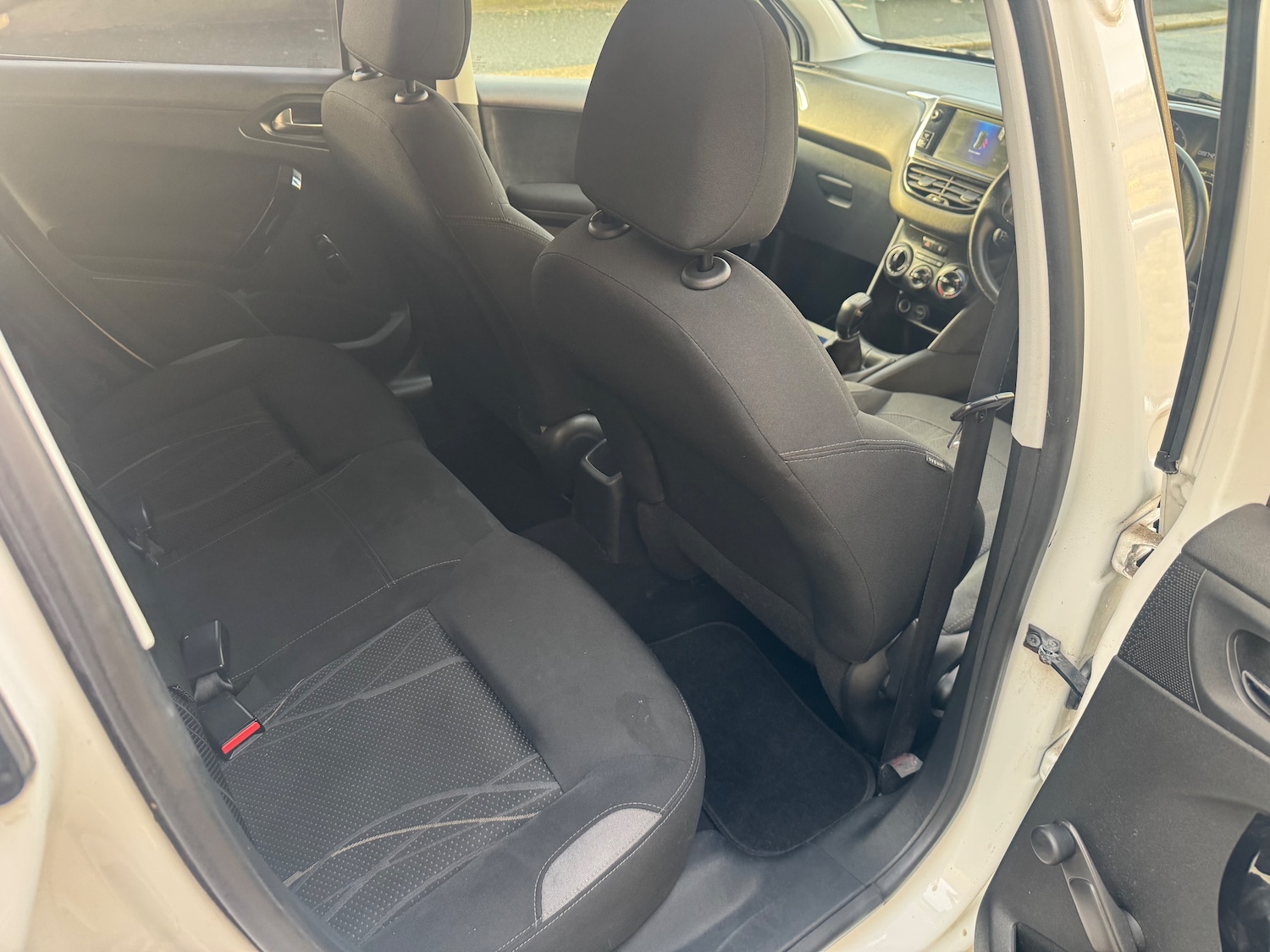 Used Peugeot 208 2014 for sale - 76985703: Photo 18