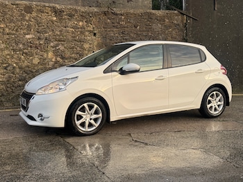 Used Peugeot 208 2014 for sale - 76985703: Photo
