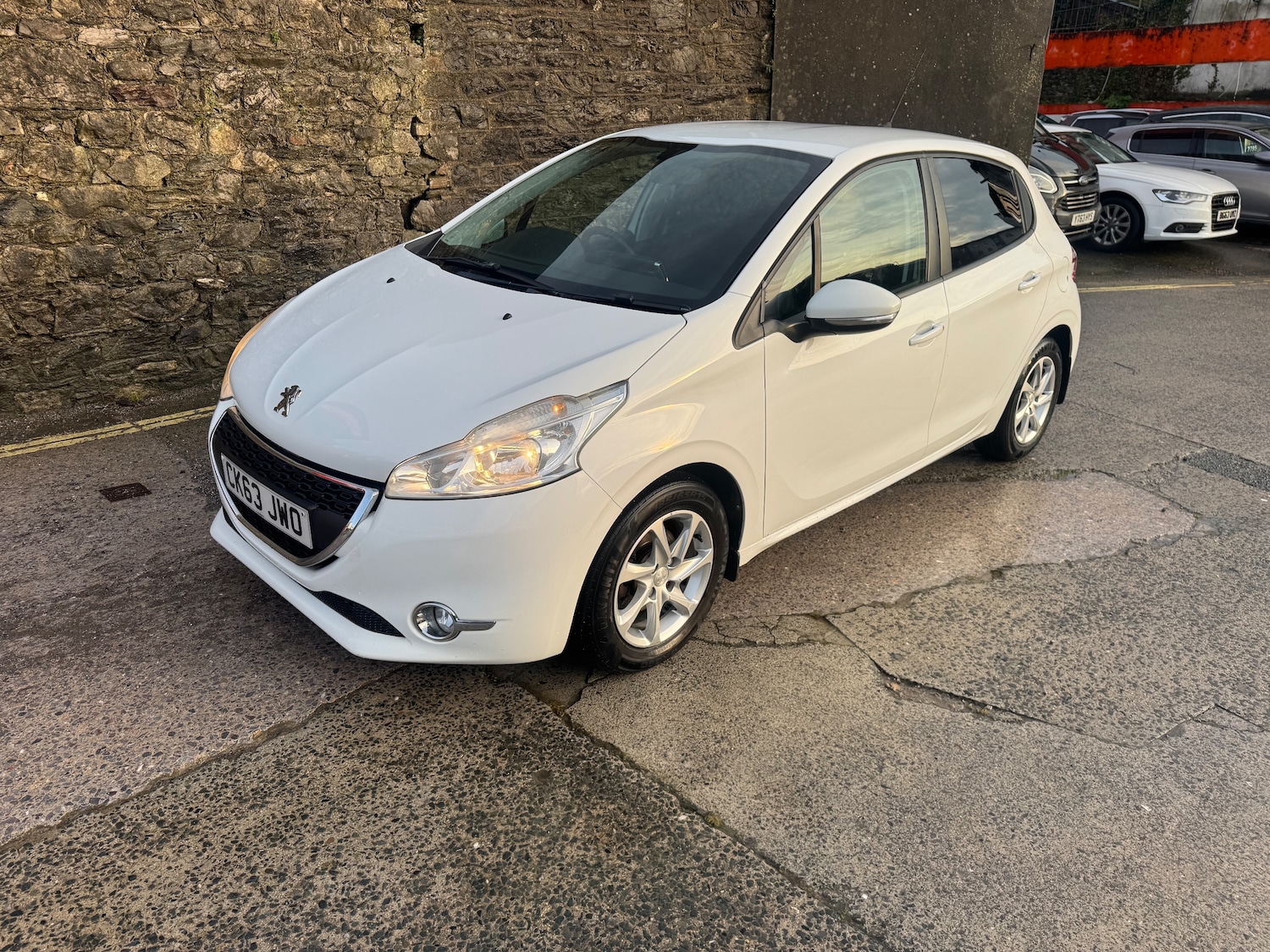 Used Peugeot 208 2014 for sale - 76985703: Photo 2