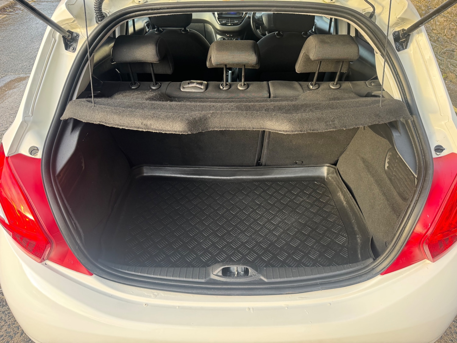 Used Peugeot 208 2014 for sale - 76985703: Photo 20