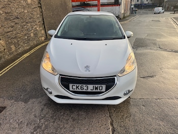 Used Peugeot 208 2014 for sale - 76985703: Photo