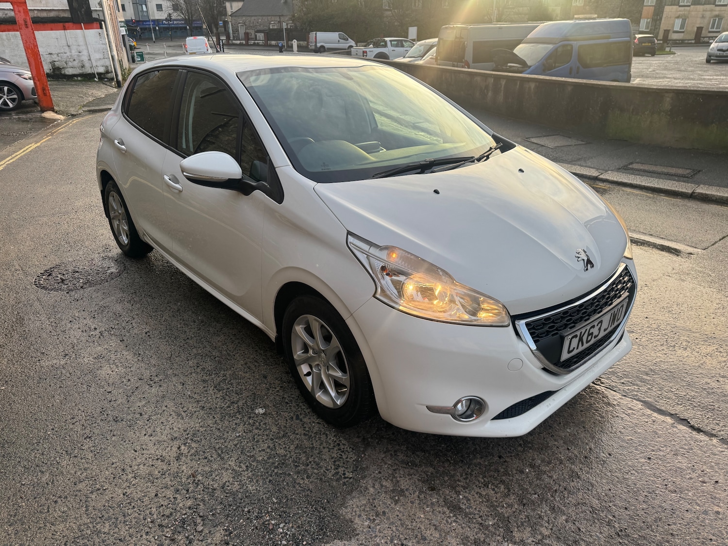 Used Peugeot 208 2014 for sale - 76985703: Photo 4