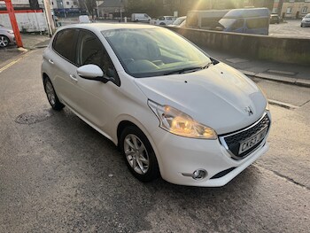 Used Peugeot 208 2014 for sale - 76985703: Photo