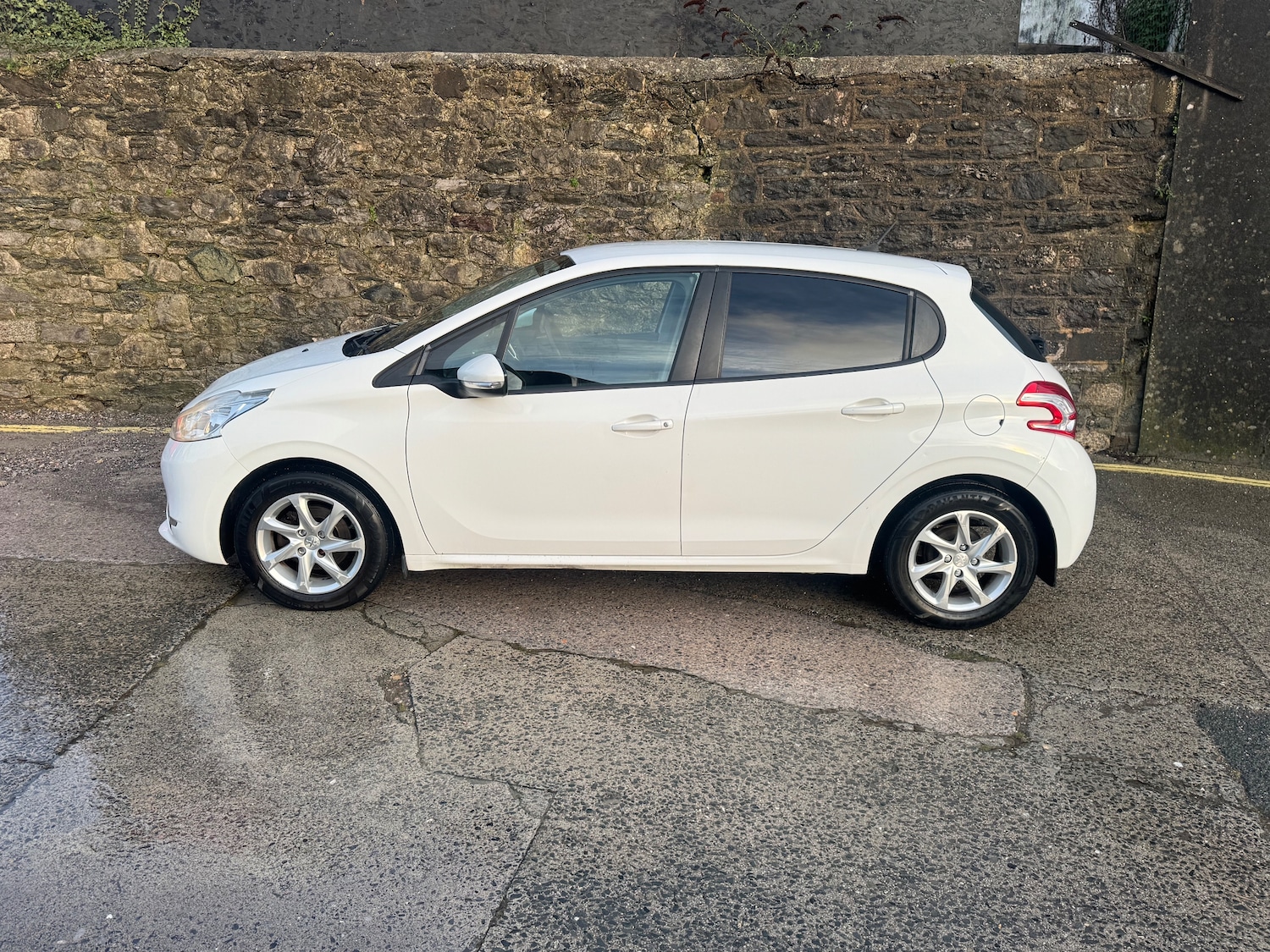 Used Peugeot 208 2014 for sale - 76985703: Photo 5