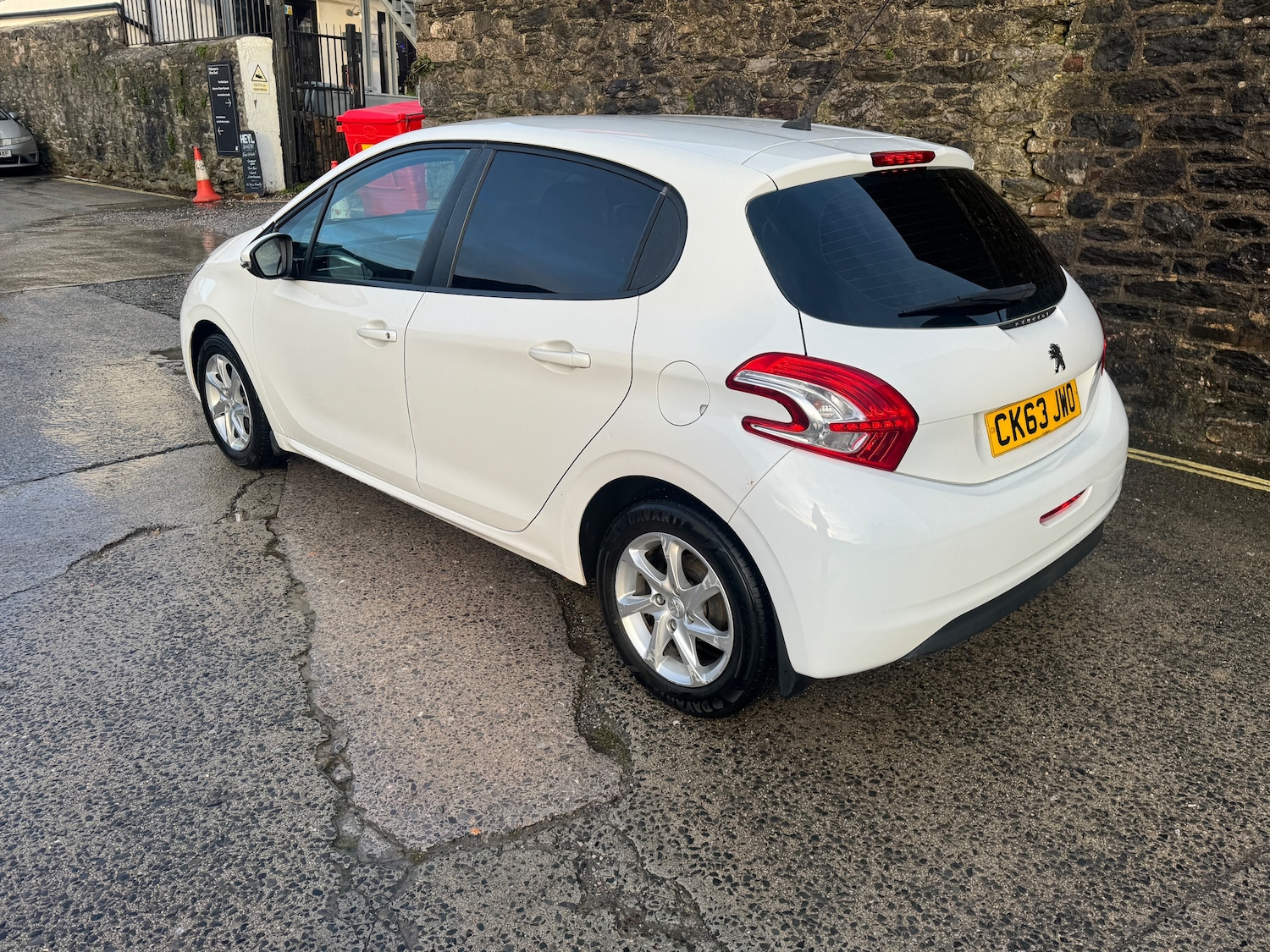 Used Peugeot 208 2014 for sale - 76985703: Photo 6