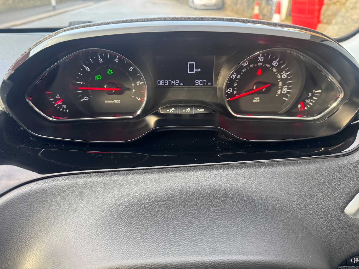 Used Peugeot 208 2014 for sale - 76985703: Photo 9