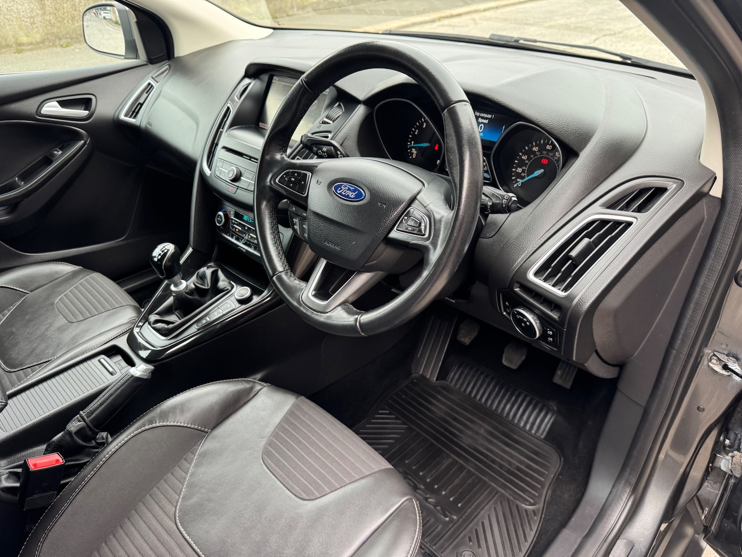 Used Ford Focus 2015 for sale - 76311718: Photo 15