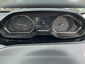 Used Peugeot 2008 2017 for sale - 78233196: Photo