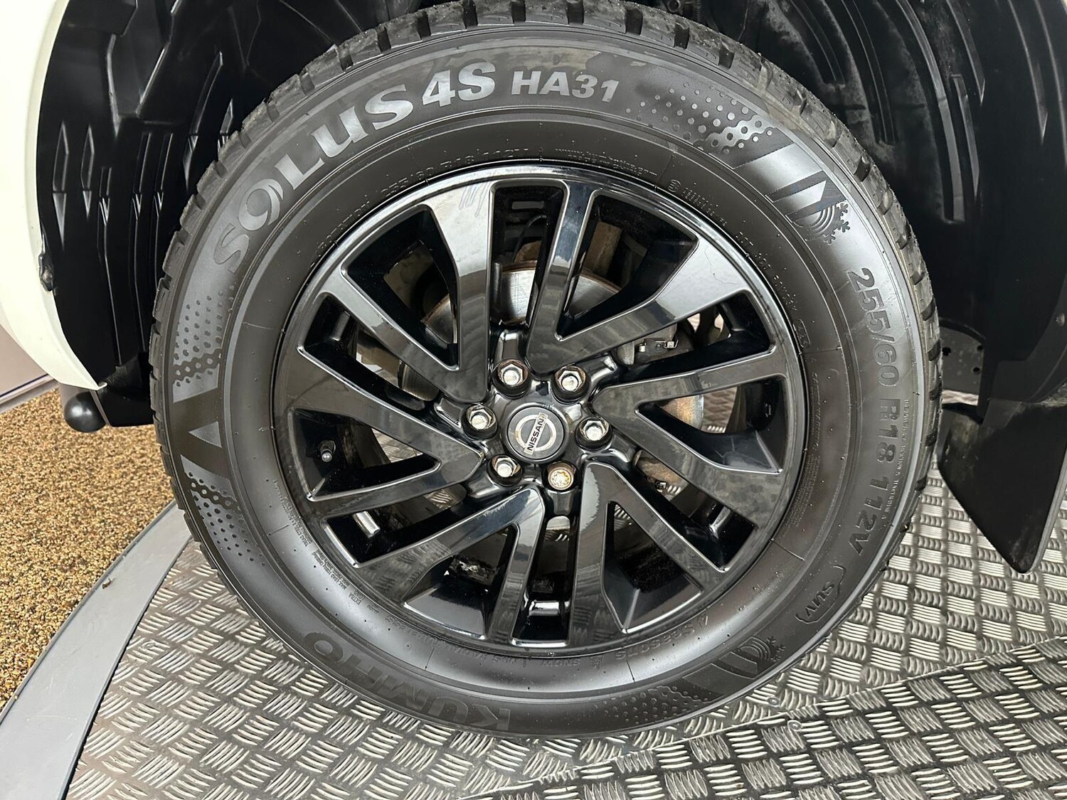 Used Nissan Navara 2018 for sale - 76327049: Photo 34