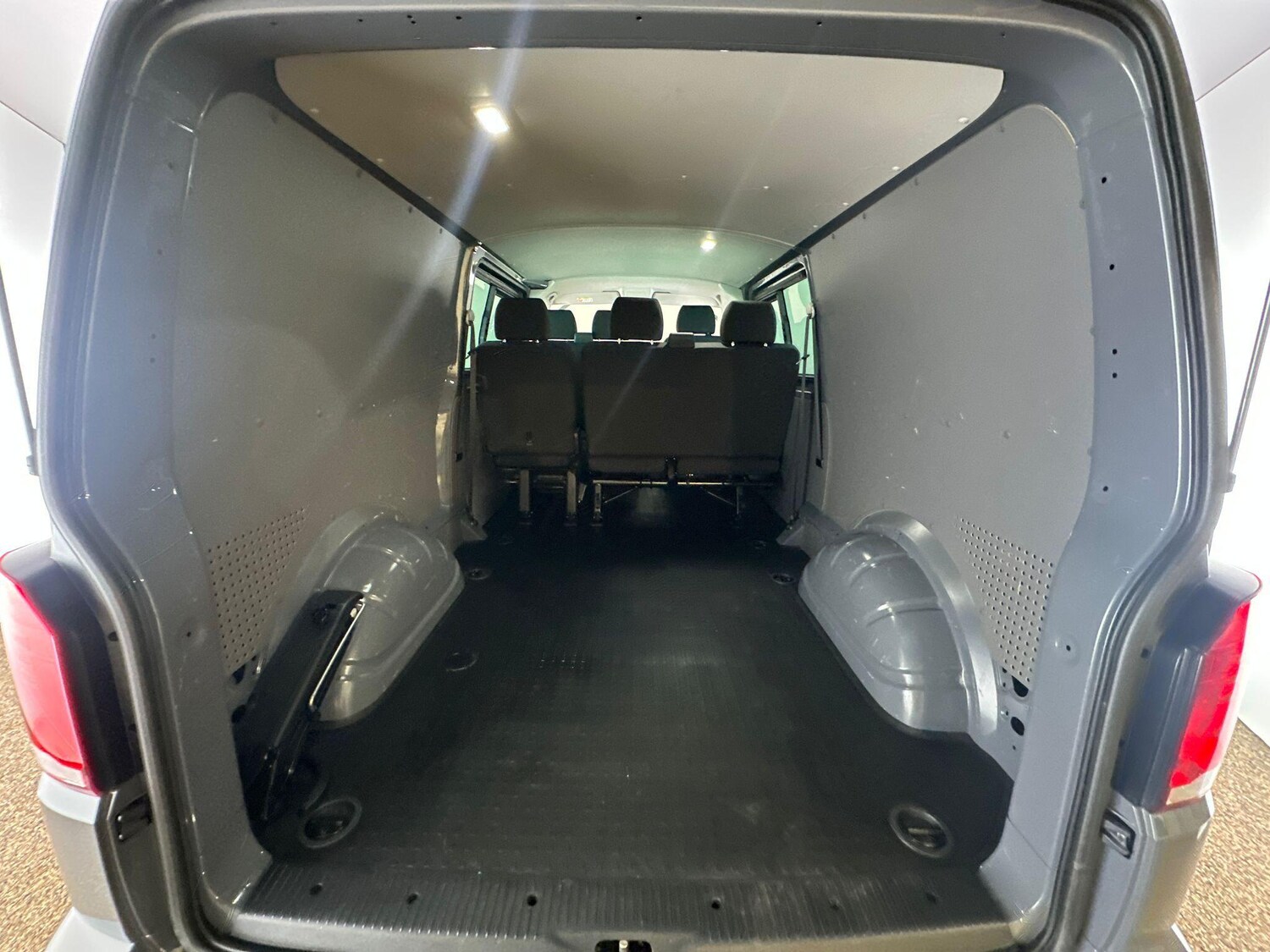 Used Volkswagen Transporter 2024 for sale - 77496199: Photo 35