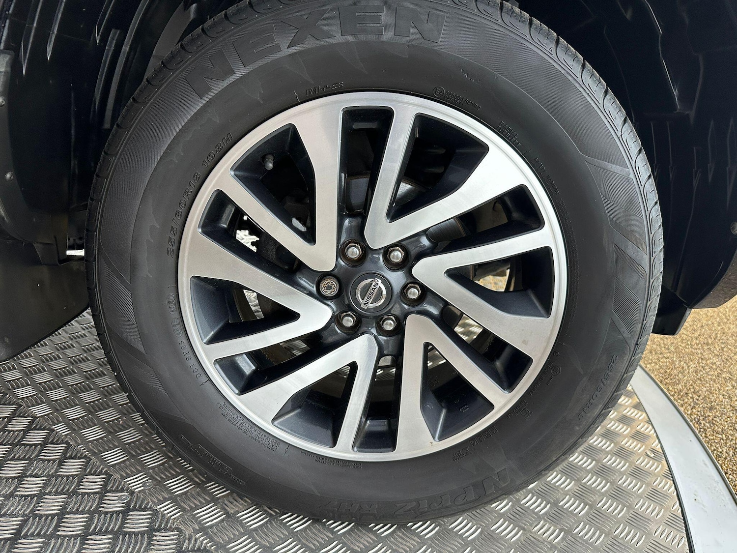 Used Nissan Navara 2018 for sale - 78085895: Photo 41